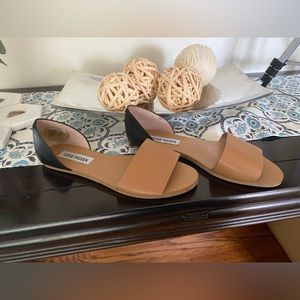 Barely used ( in office only) Steve Madden flats